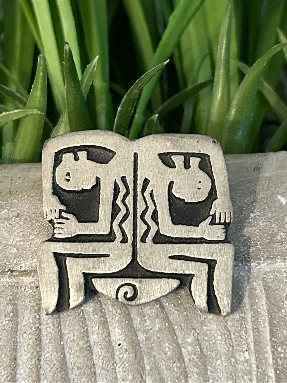 Alice Seely Silver-Tone Double Figure Art Pin - Modern Tribal Design Y2K 2000